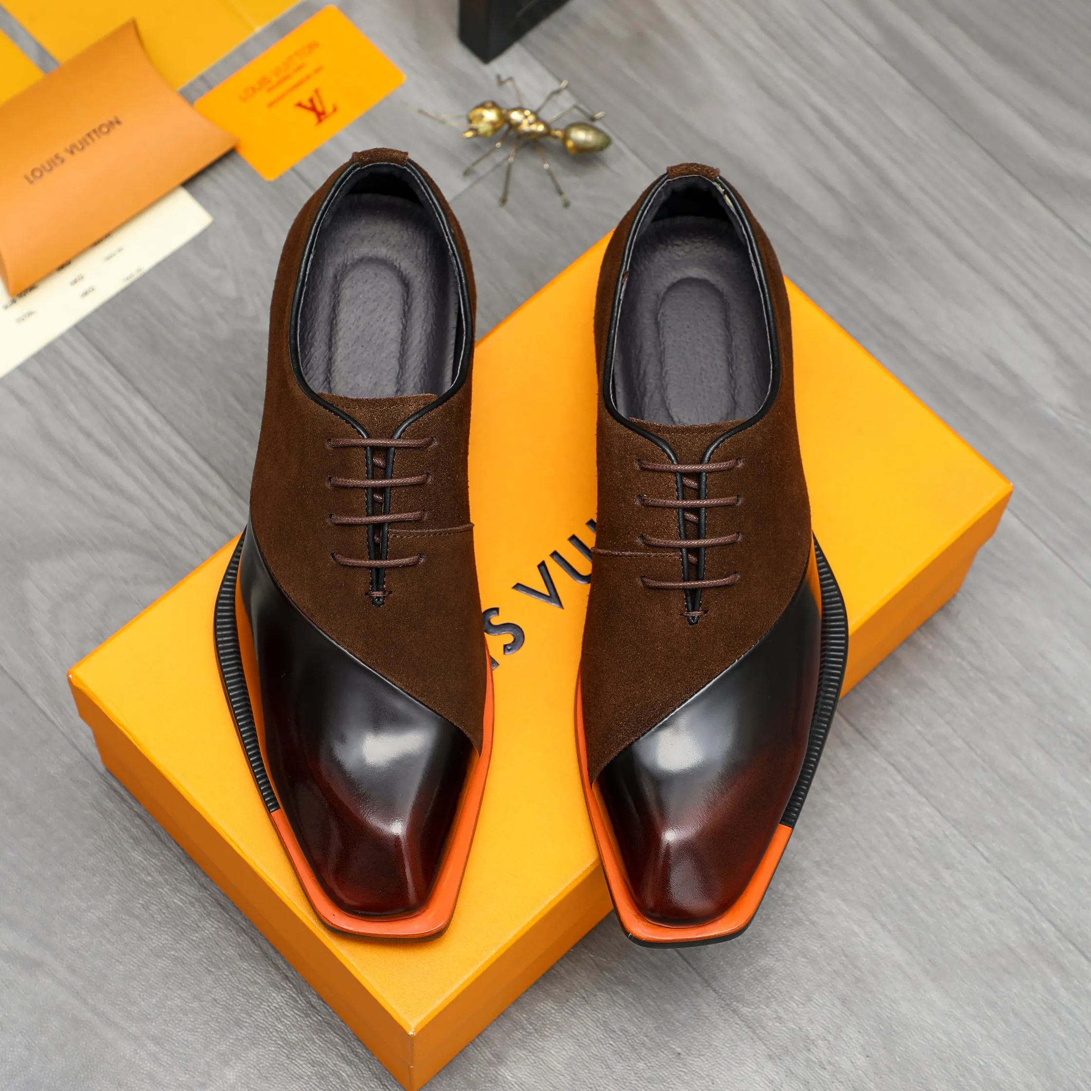 Men's shoes 💰580 Product trademark: LV "Louis Vuitton" business formal lace-up leather shoes Regular size: 37-46 Product materials: Selected high-quality cowhide stitching nubuck leather upper, pigskin lining, rubber outsole